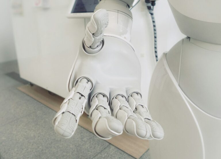 La Inteligencia Artificial (IA) está transformando el mundo del marketing con aplicaciones innovadoras. Desde la automatización de procesos hasta la personalización en tiempo real, la IA está revolucionando la manera en que las empresas interactúan con sus clientes.