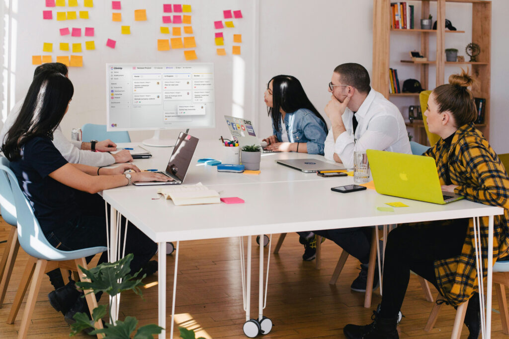 ortada de blog, plataforma clickup, CRM
